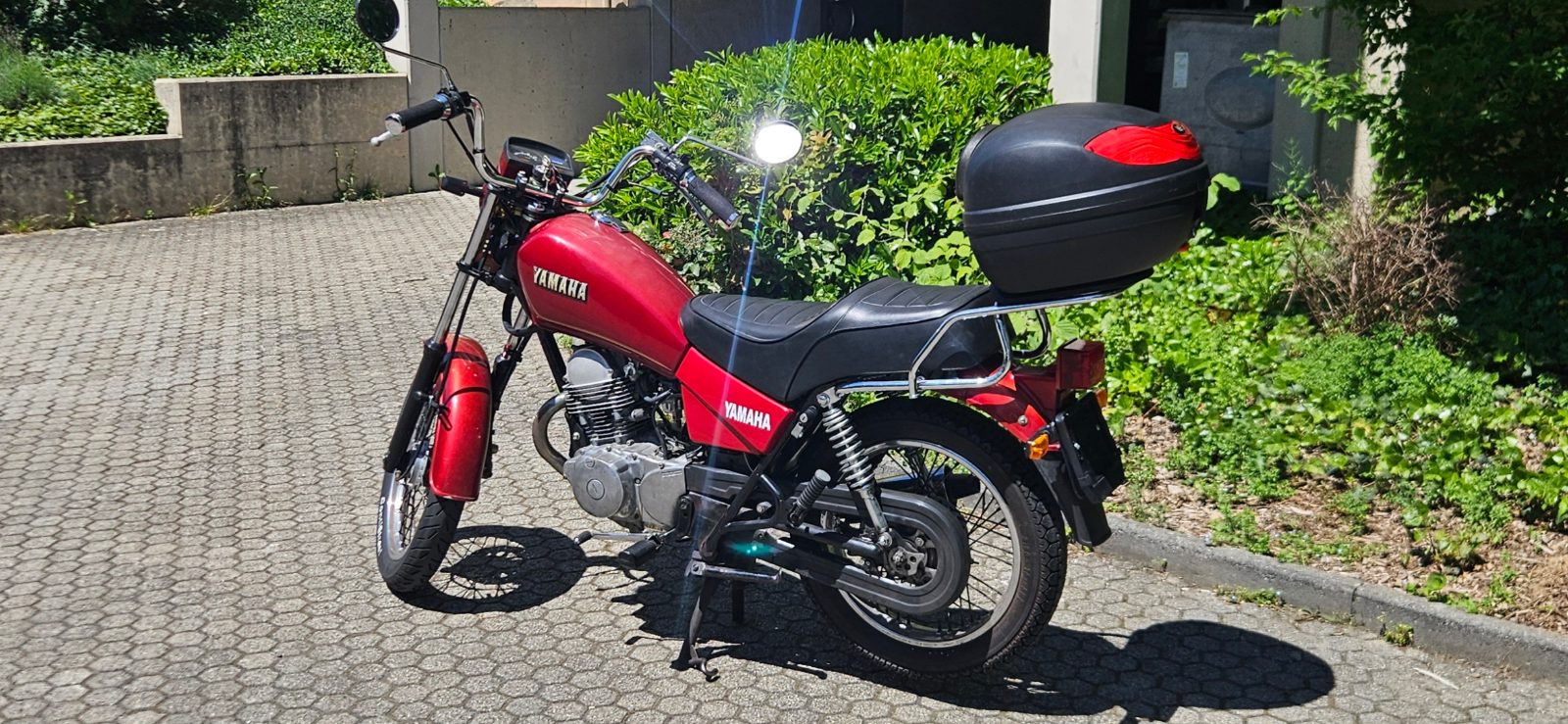 Yamaha SR125 124 ccm · 12 PS · 1 Zyl. · Benzin